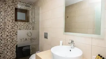 YIANNA CARAVEL HOTEL