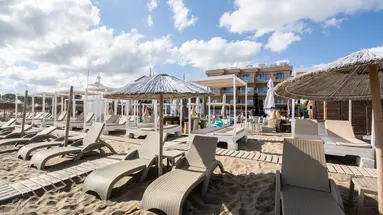 YIANNA CARAVEL HOTEL