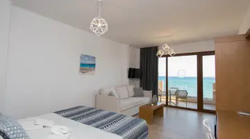 YIANNA CARAVEL HOTEL