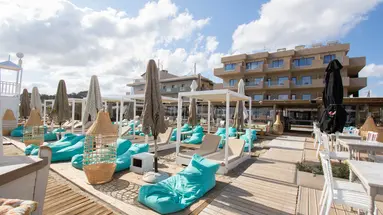 YIANNA CARAVEL HOTEL