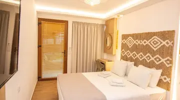 Yianna Caravel Suites by Checkin adult