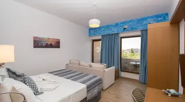 Yianna Caravel Suites by Checkin adult