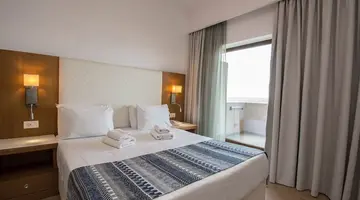 Yianna Caravel Suites by Checkin adult