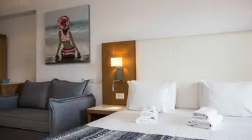 Yianna Caravel Suites by Checkin adult