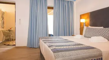 Yianna Caravel Suites by Checkin adult