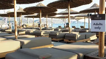 Yianna Caravel Suites by Checkin adult