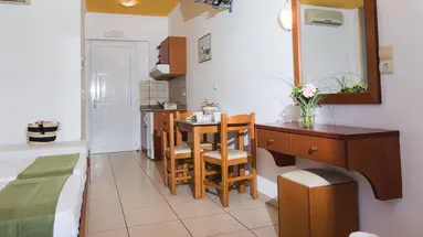 Yiannis Manos Resort Hotel