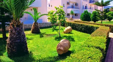 Yiannis Manos Resort Hotel