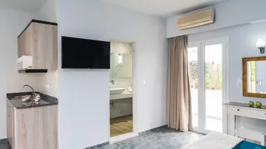 Yiannis Manos Resort Hotel