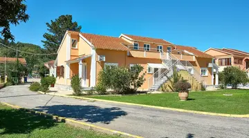Yiannis Village Sidari