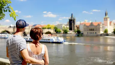 Zamki, góry i chmury