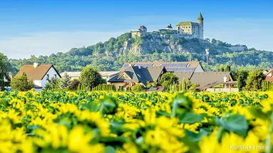 Zamki, góry i chmury