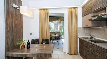 Zaton Holiday Resort - 4 Star Apartments