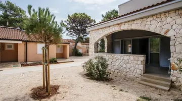 Zaton Holiday Resort - 4 Star Apartments