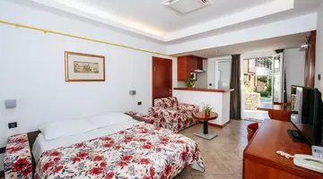 Zaton Holiday Resort - 4 Star Apartments
