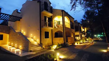 Zaton Holiday Resort - 4 Star Apartments