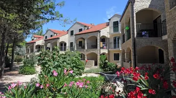 Zaton Holiday Resort - 4 Star Apartments