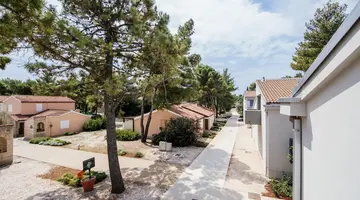 Zaton Holiday Resort - 4 Star Apartments