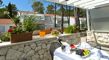 Zaton Holiday Resort - 4 Star Apartments