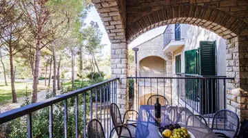 Zaton Holiday Resort - 4 Star Apartments