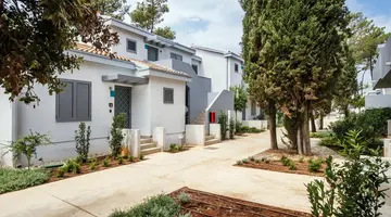 Zaton Holiday Resort - 4 Star Apartments