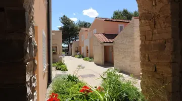 Zaton Holiday Resort - 4 Star Apartments