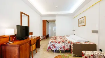 ZATON HOLIDAY RESORT 4****