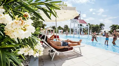 ZATON HOLIDAY RESORT 4****