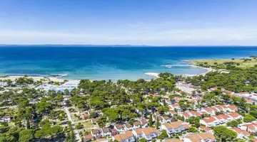 ZATON HOLIDAY RESORT 4****