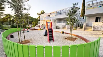 ZATON HOLIDAY RESORT 4****
