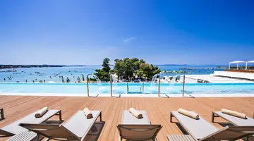 ZATON HOLIDAY RESORT 4****