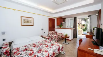 ZATON HOLIDAY RESORT 4****