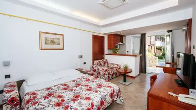 ZATON HOLIDAY RESORT 4****