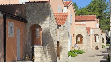 ZATON HOLIDAY RESORT 4****