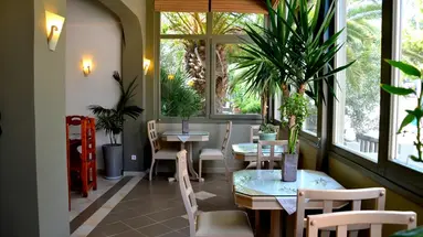 ZEPHYROS HOTEL