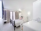 ZEPHYROS HOTEL