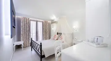 ZEPHYROS HOTEL