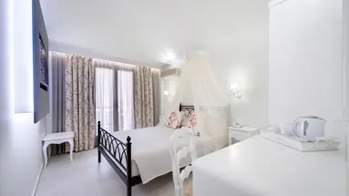 ZEPHYROS HOTEL
