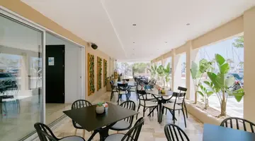 Zephyros Hotel