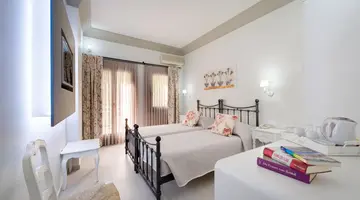 Zephyros Hotel