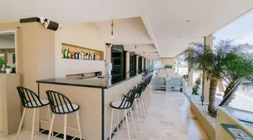 Zephyros Hotel