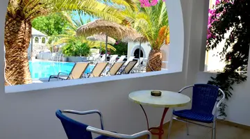 ZEPHYROS HOTEL