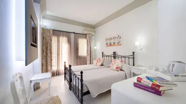 ZEPHYROS HOTEL