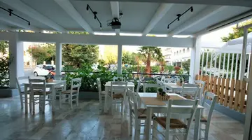 Zephyros Hotel