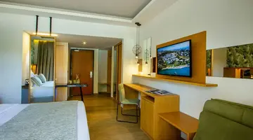 Zeus Dolce Athens