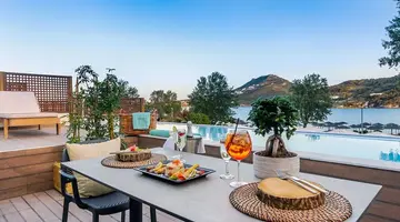 Zeus Dolce Athens