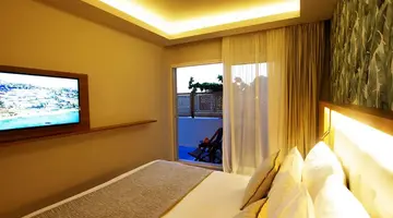 Zeus Dolce Athens