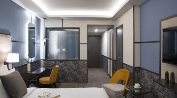 ZEUS ESSENCE ATHENS CENTRAL