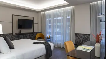 ZEUS ESSENCE ATHENS CENTRAL