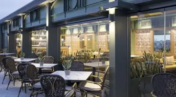 Zeus Essence Athens Central